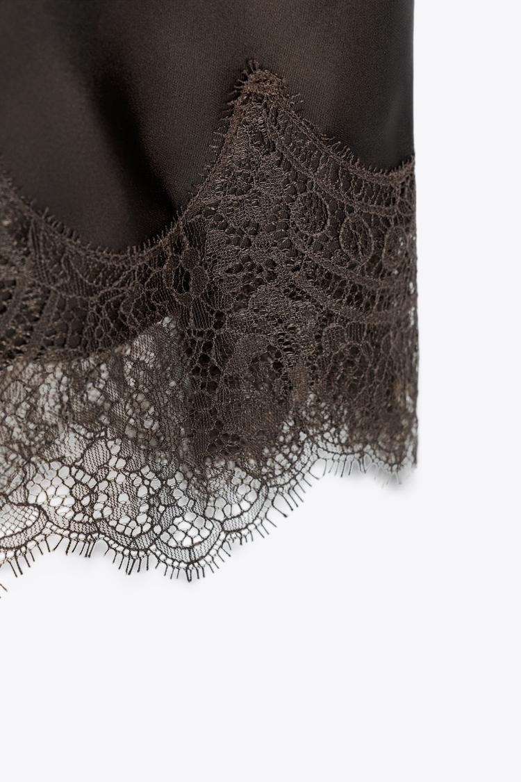 Falda Satinada Encaje